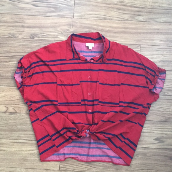 LuLaRoe Tops - ❤️ Lularoe Amy Button-Up Shirt ❤️